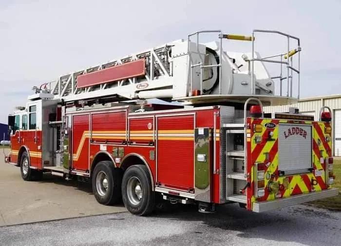 2010 Pierce Velocity 100' Quint 2000/300 - image 3