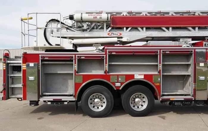 2010 Pierce Velocity 100' Quint 2000/300 - image 5