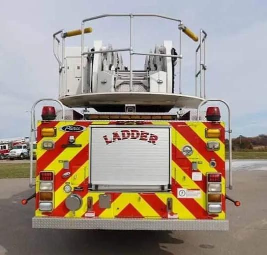 2010 Pierce Velocity 100' Quint 2000/300 - image 8
