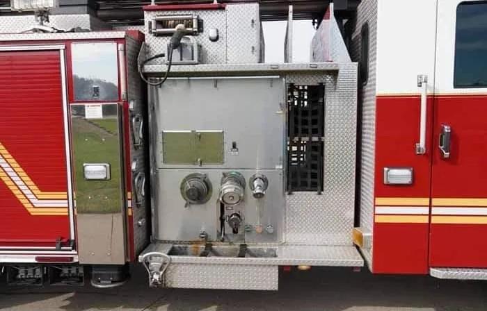 2010 Pierce Velocity 100' Quint 2000/300 - image 12