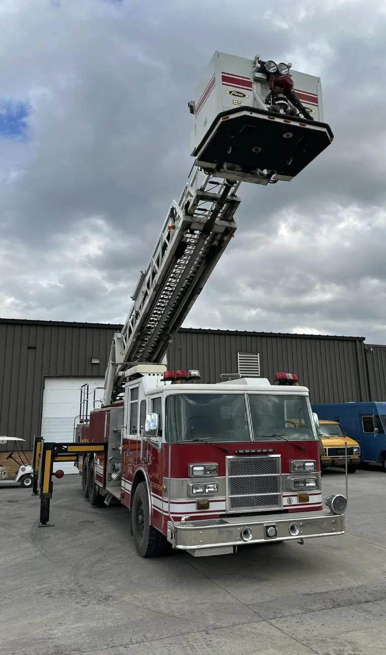 2001 Pierce 85' Tower 1500/300 - image 2