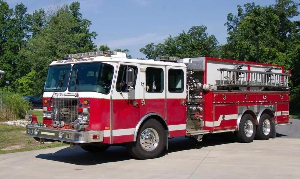 1997 E-One Pumper Tanker 1500/3000 - image 1