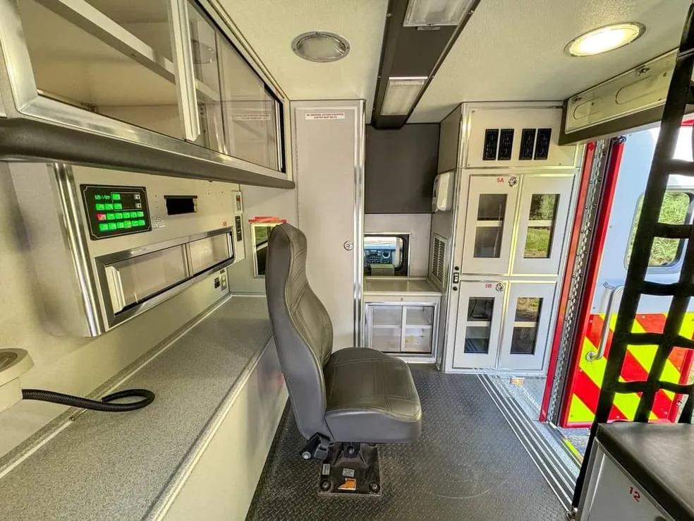 2010 Ford F550 Lifeline Type I - image 16
