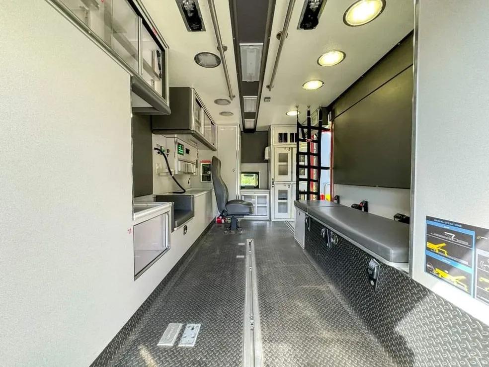 2010 Ford F550 Lifeline Type I - image 21
