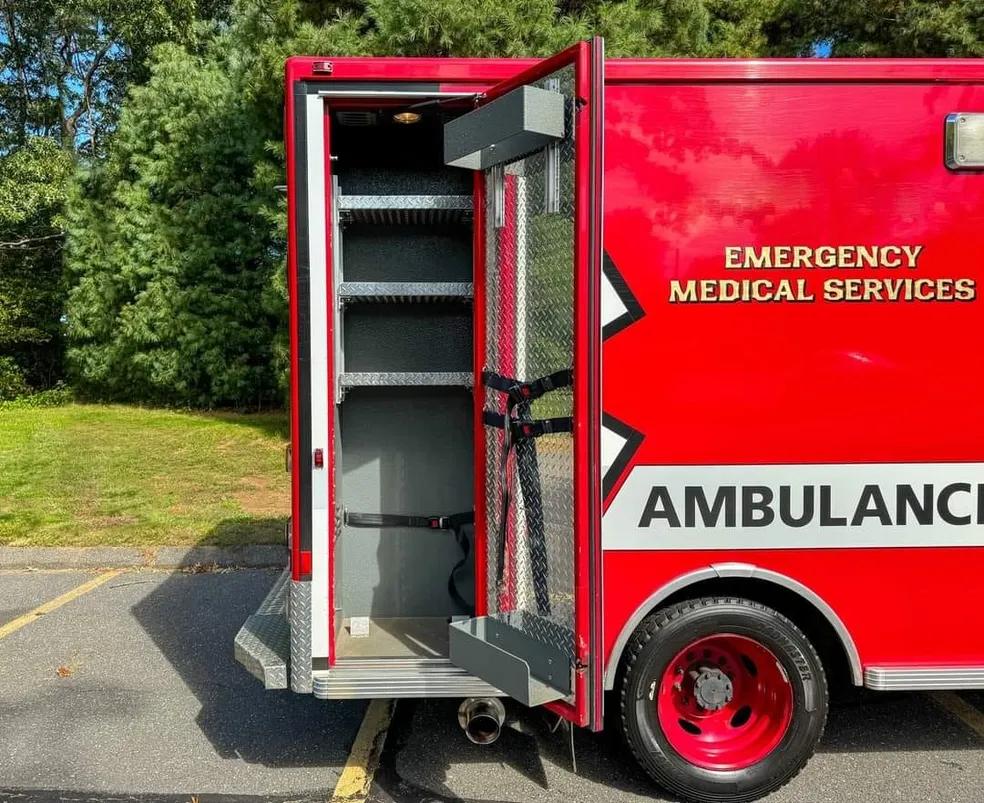 2010 Ford F550 Lifeline Type I - image 23