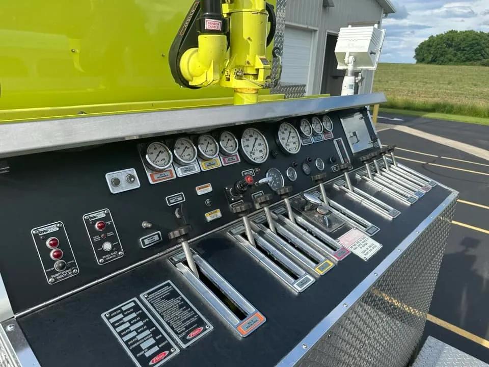 1998 Pierce/Freightliner 1250/1000 Top Mount - image 3