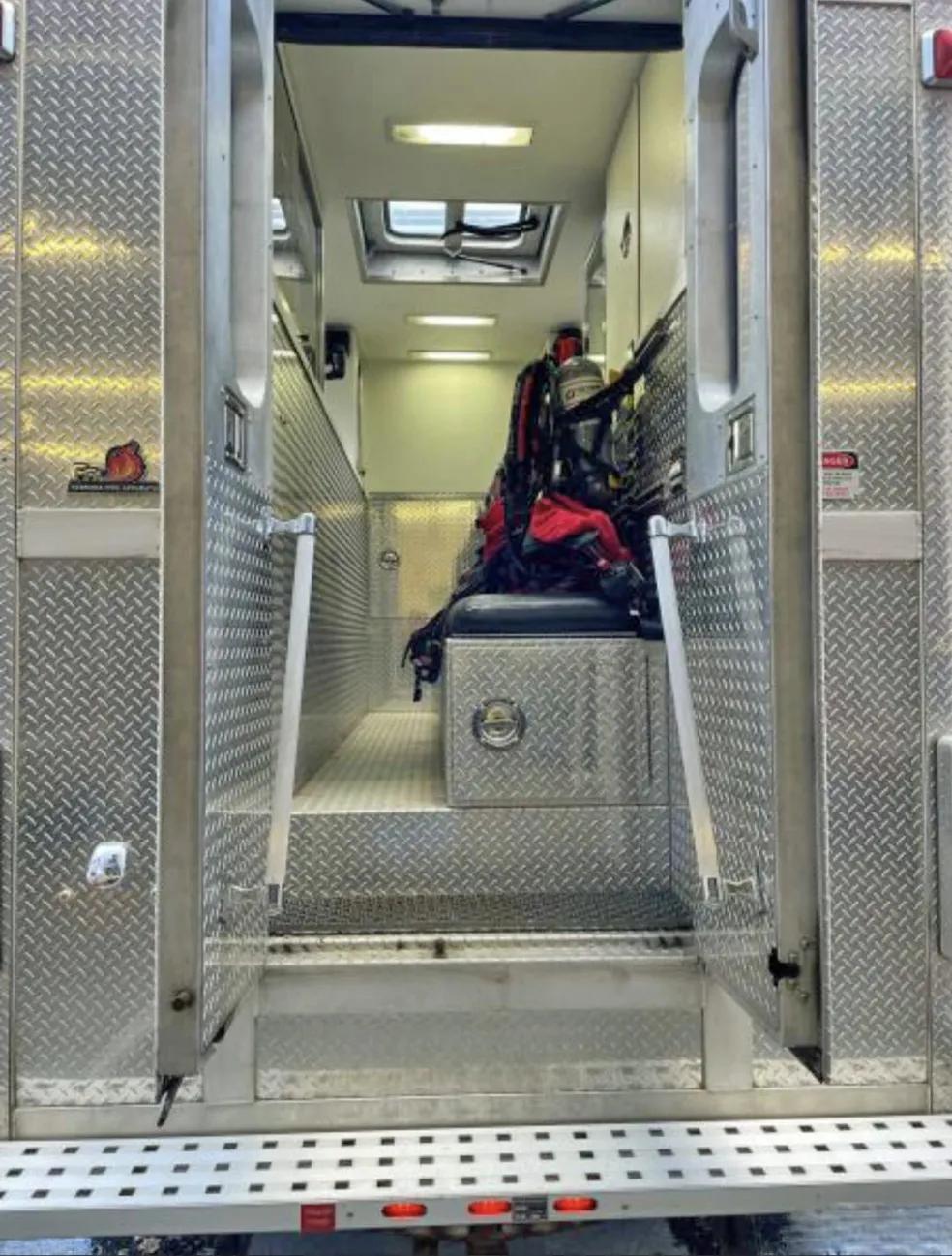 2007 International Ferrara Walk-In Rescue - image 16