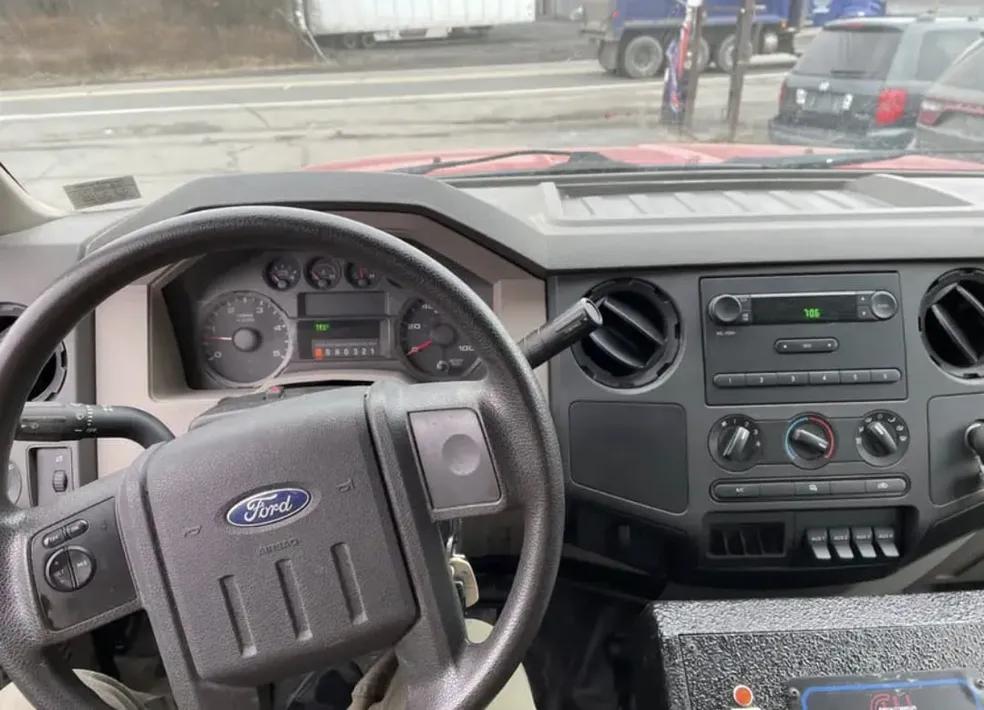 2009 Ford F550 Mini Rescue - image 9