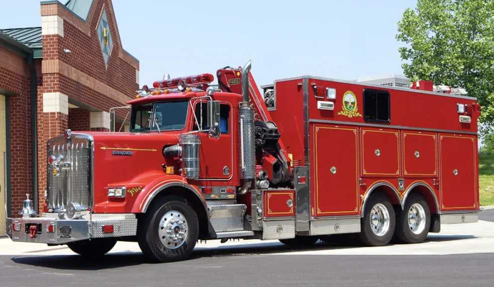 2004 KENWORTH PIERCE RESCUE WITH 23 TON KNUCKLE BOOM, LOADED WITH TOOLS