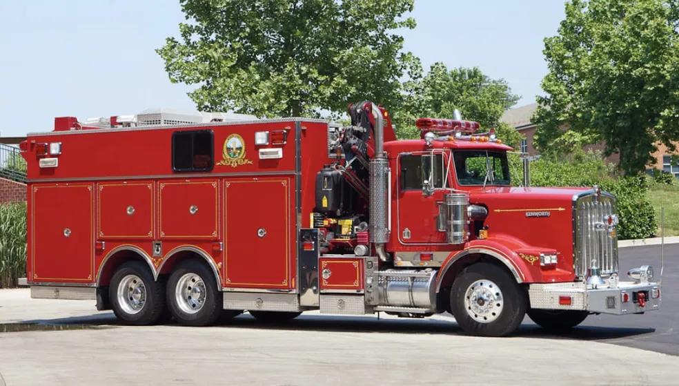2004 KENWORTH PIERCE RESCUE WITH 23 TON KNUCKLE BOOM, LOADED WITH TOOLS - image 2