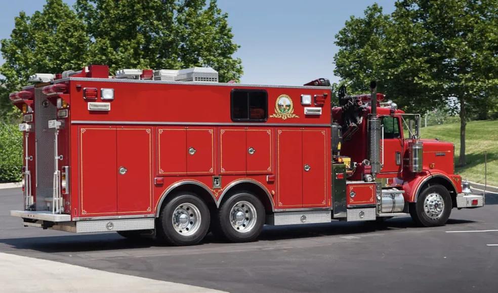 2004 KENWORTH PIERCE RESCUE WITH 23 TON KNUCKLE BOOM, LOADED WITH TOOLS - image 4