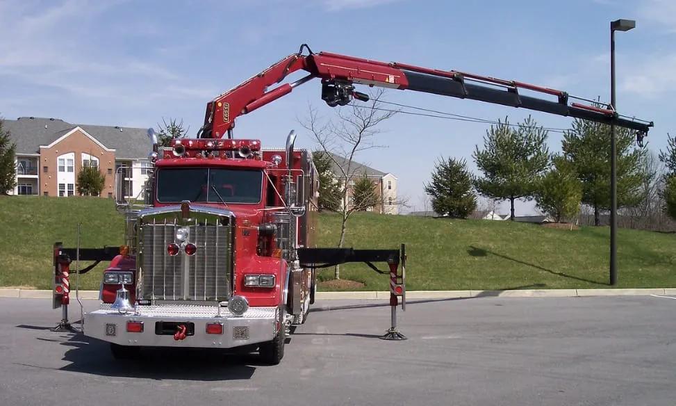 2004 KENWORTH PIERCE RESCUE WITH 23 TON KNUCKLE BOOM, LOADED WITH TOOLS - image 5