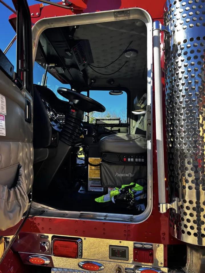2004 KENWORTH PIERCE RESCUE WITH 23 TON KNUCKLE BOOM, LOADED WITH TOOLS - image 16