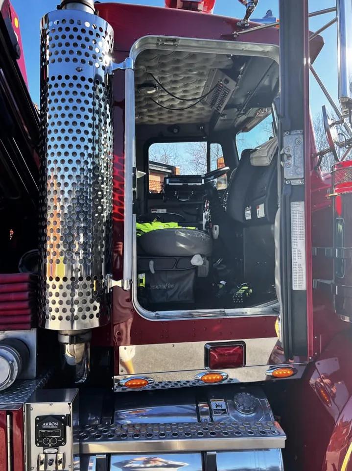 2004 KENWORTH PIERCE RESCUE WITH 23 TON KNUCKLE BOOM, LOADED WITH TOOLS - image 17