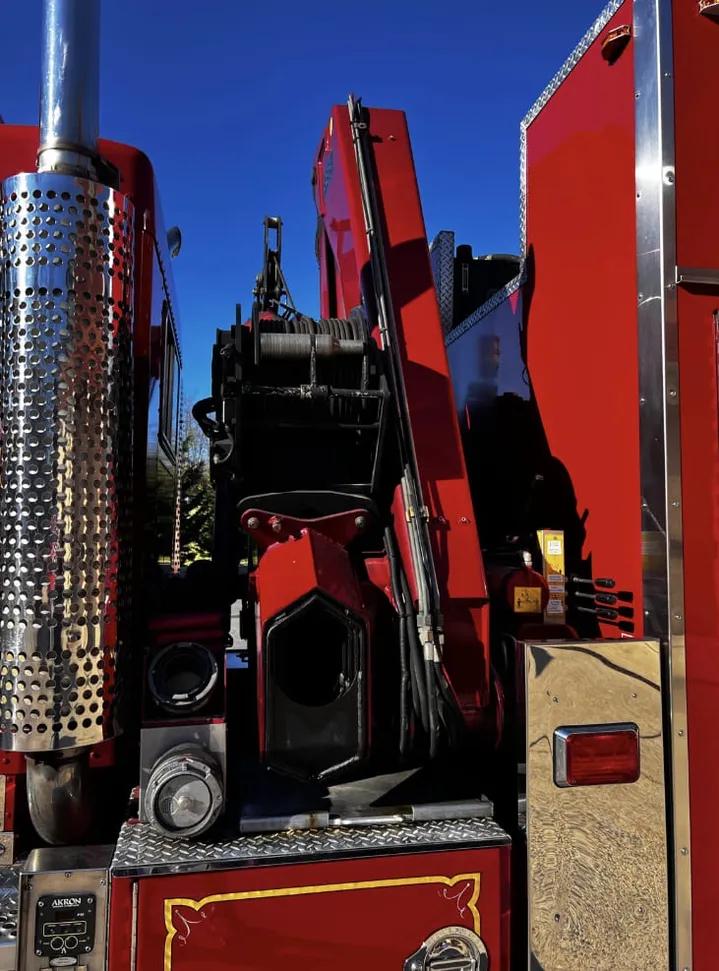 2004 KENWORTH PIERCE RESCUE WITH 23 TON KNUCKLE BOOM, LOADED WITH TOOLS - image 20