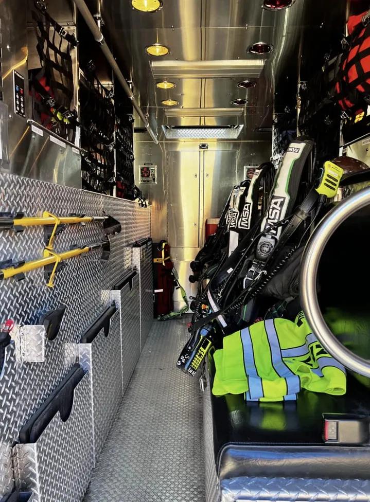 2004 KENWORTH PIERCE RESCUE WITH 23 TON KNUCKLE BOOM, LOADED WITH TOOLS - image 21