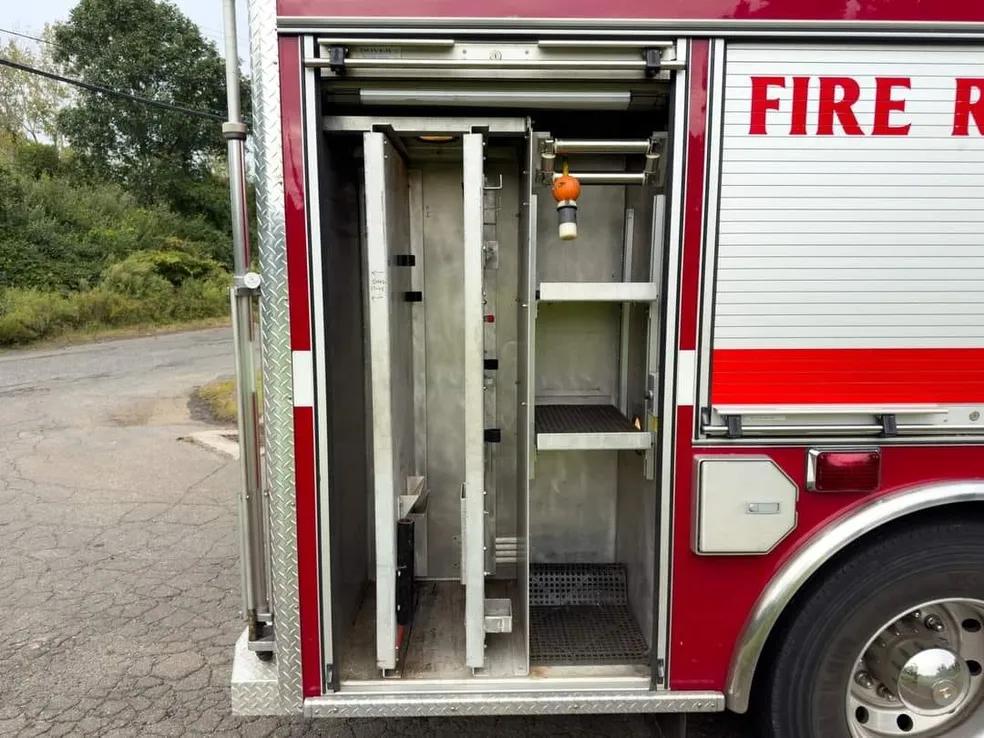 1999 International 4400 Rescue - image 4