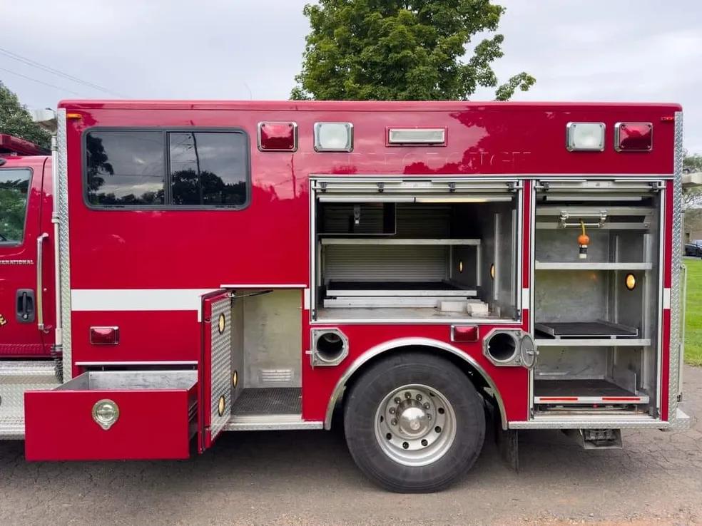1999 International 4400 Rescue - image 6
