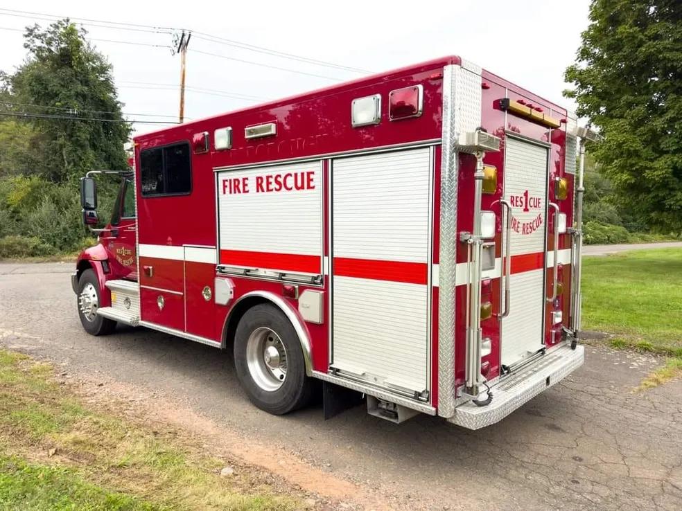 1999 International 4400 Rescue - image 8