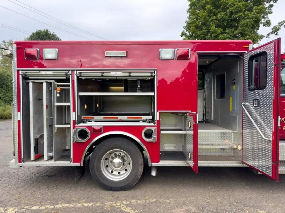 1999 International 4400 Rescue - image 10