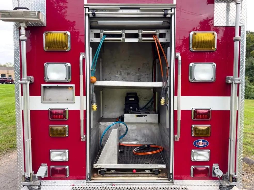1999 International 4400 Rescue - image 15