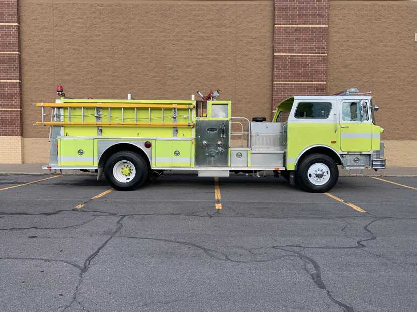 1989 E-One Mack Pumper — photo 4