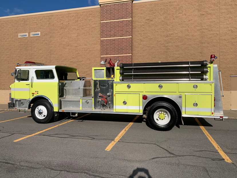 1989 E-One Mack Pumper — photo 2
