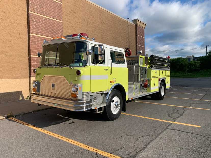1989 E-One Mack Pumper