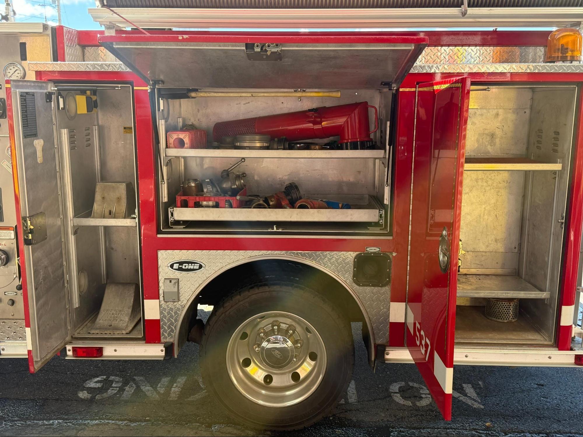 2001 Ford F-550 E-One Mini Pumper (750/300) - image 6