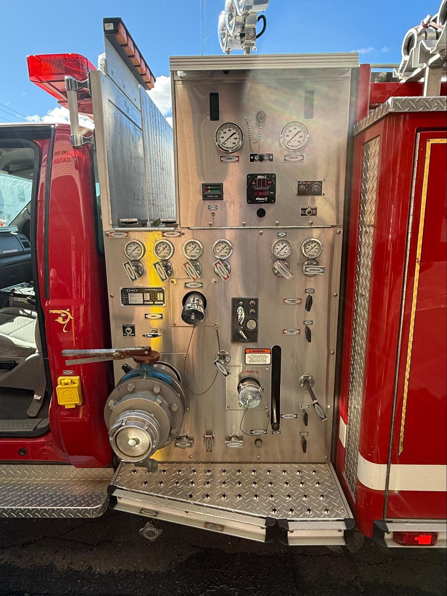 2001 Ford F-550 E-One Mini Pumper (750/300) - image 8