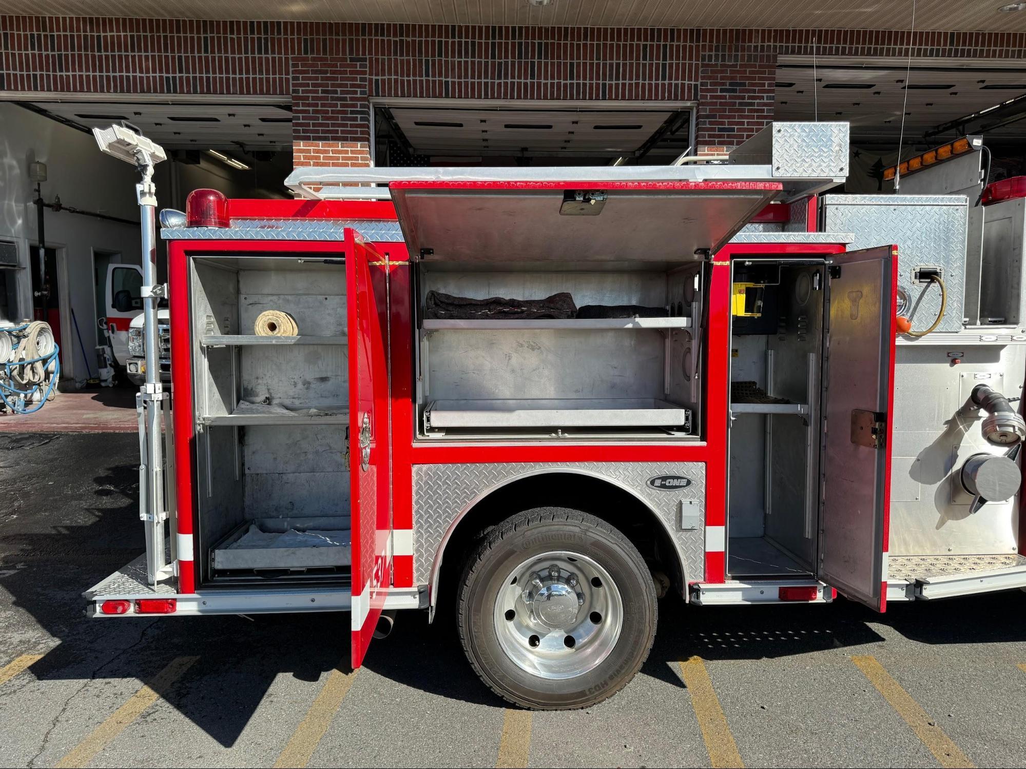 2001 Ford F-550 E-One Mini Pumper (750/300) - image 5