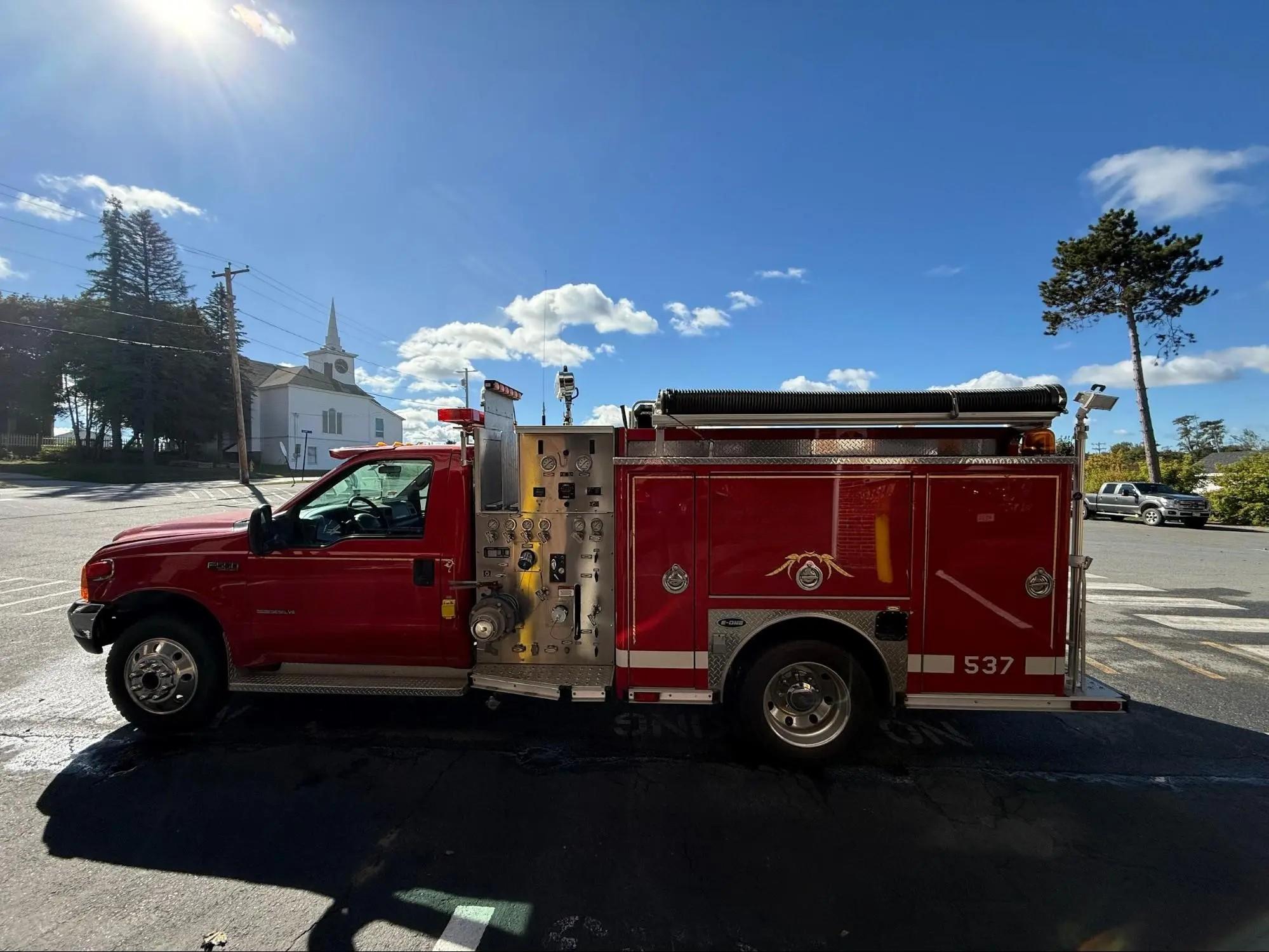 2001 Ford F-550 E-One Mini Pumper (750/300) - image 2