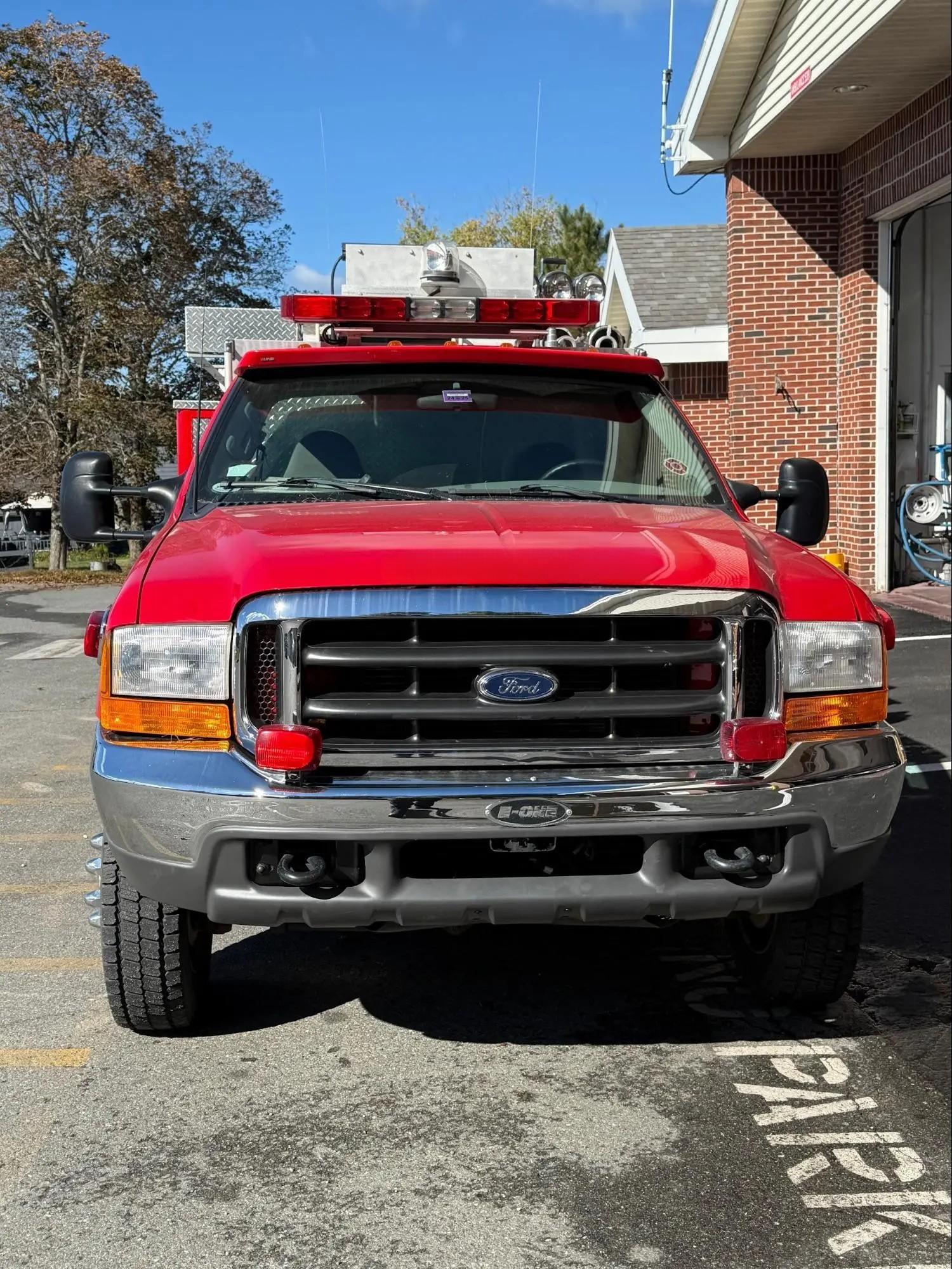 2001 Ford F-550 E-One Mini Pumper (750/300) - image 3