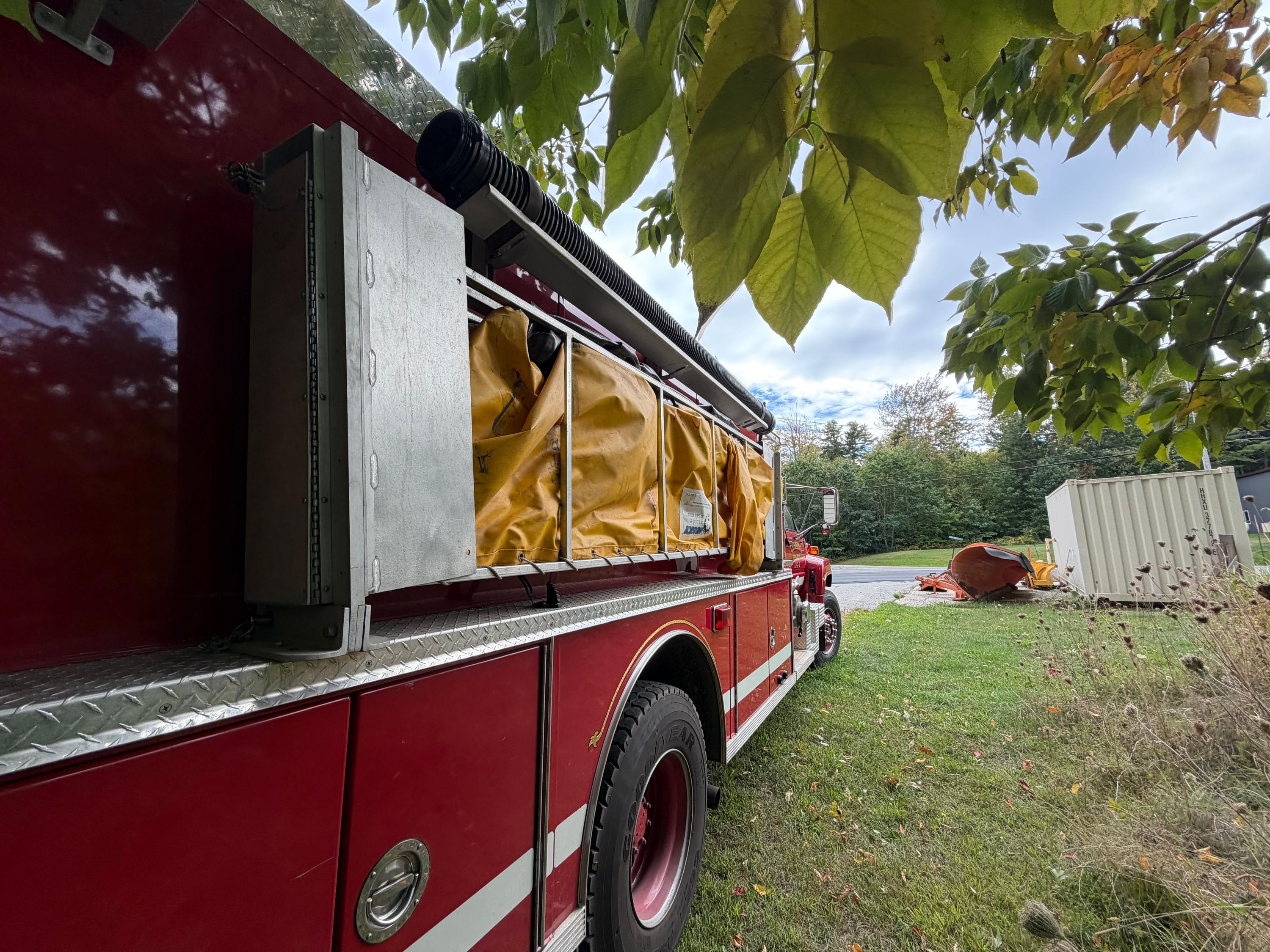 2000 Metalfab GMC Pumper Tanker - image 1