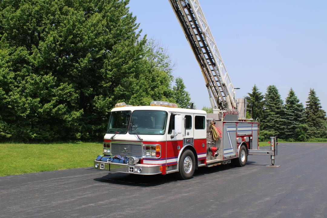 2001 American LaFrance 75ft Ladder