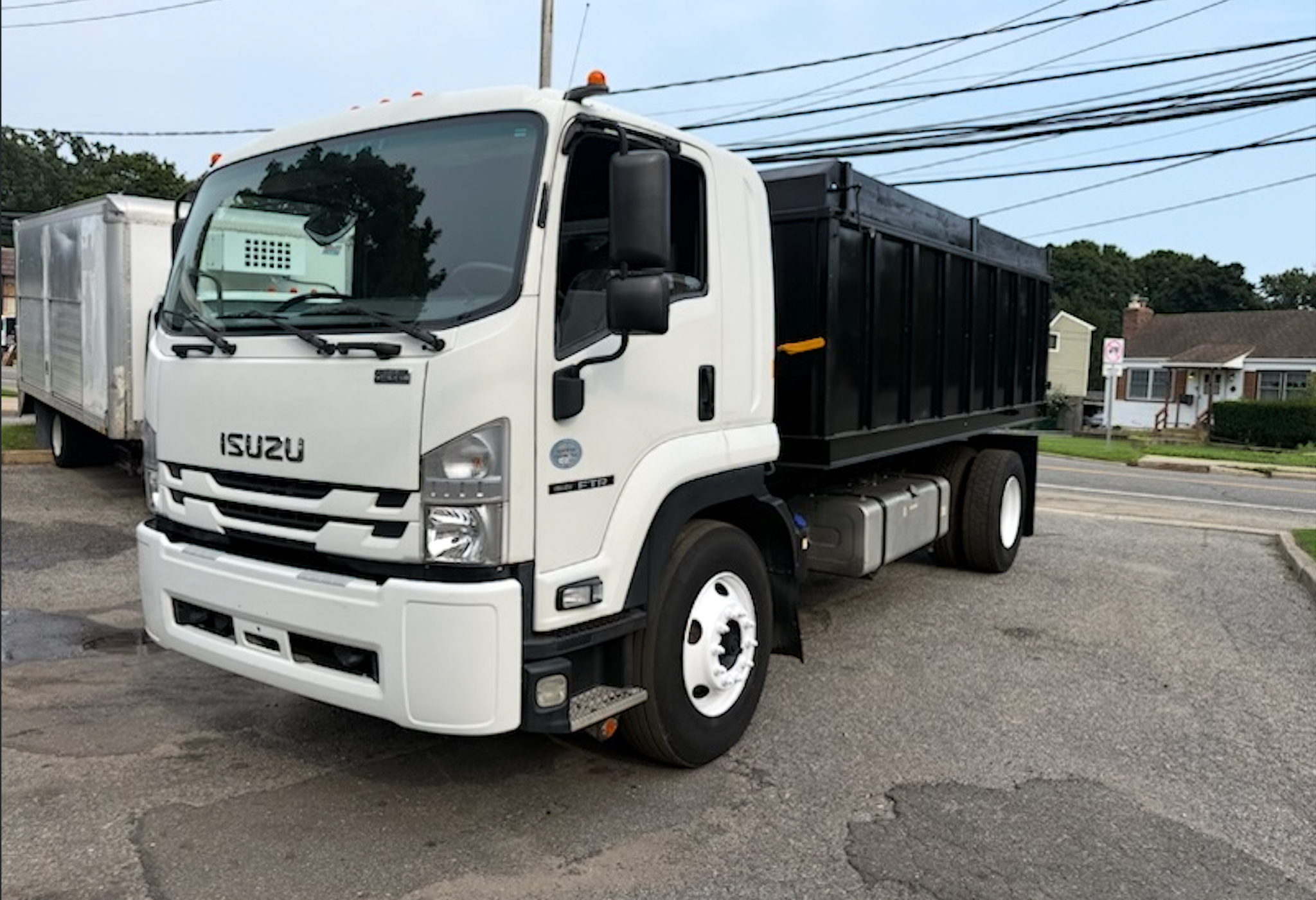 2019 Isuzu FTR Dump Truck - image 5