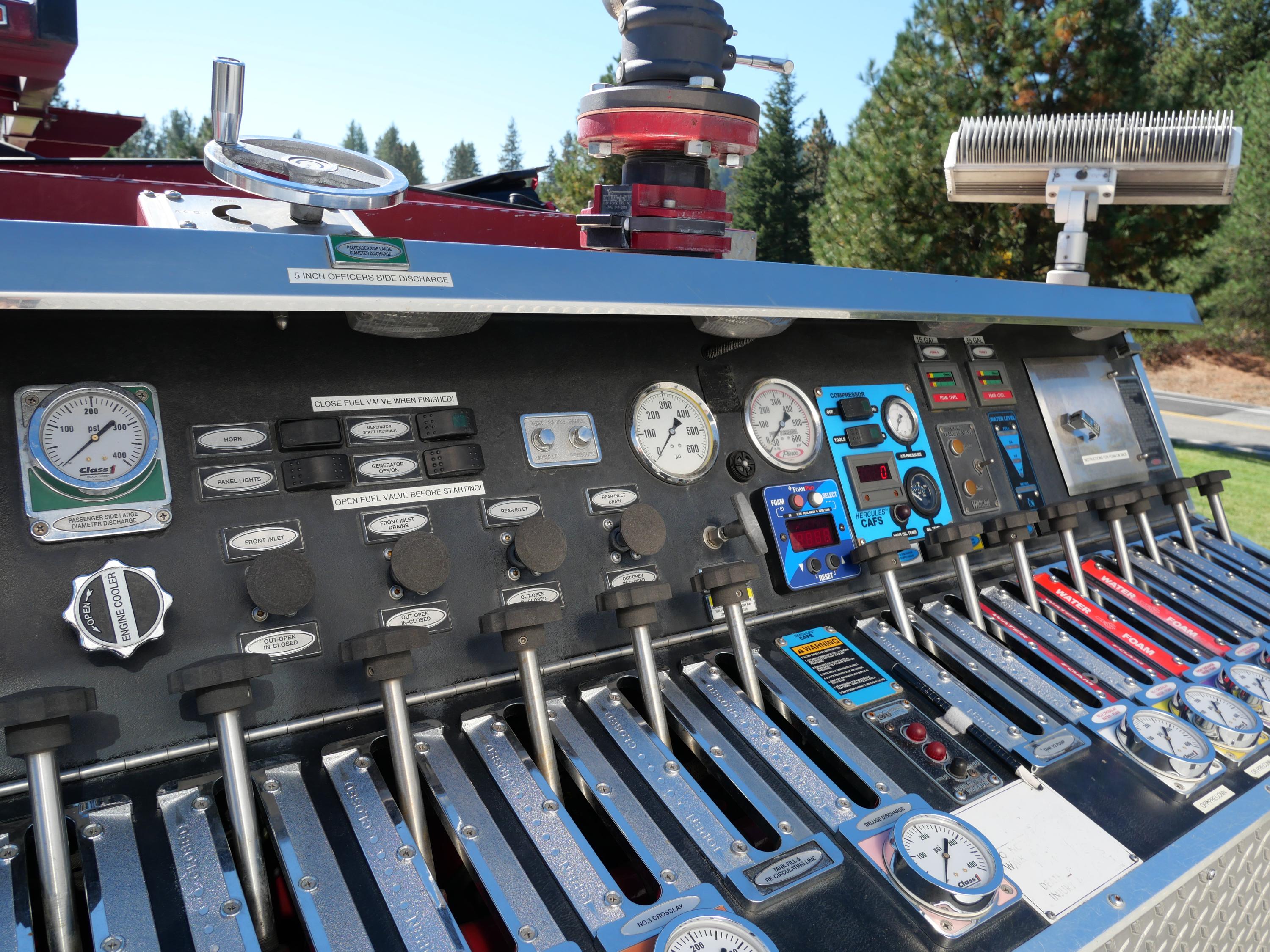 2002 Pierce Quantum Pumper - image 24
