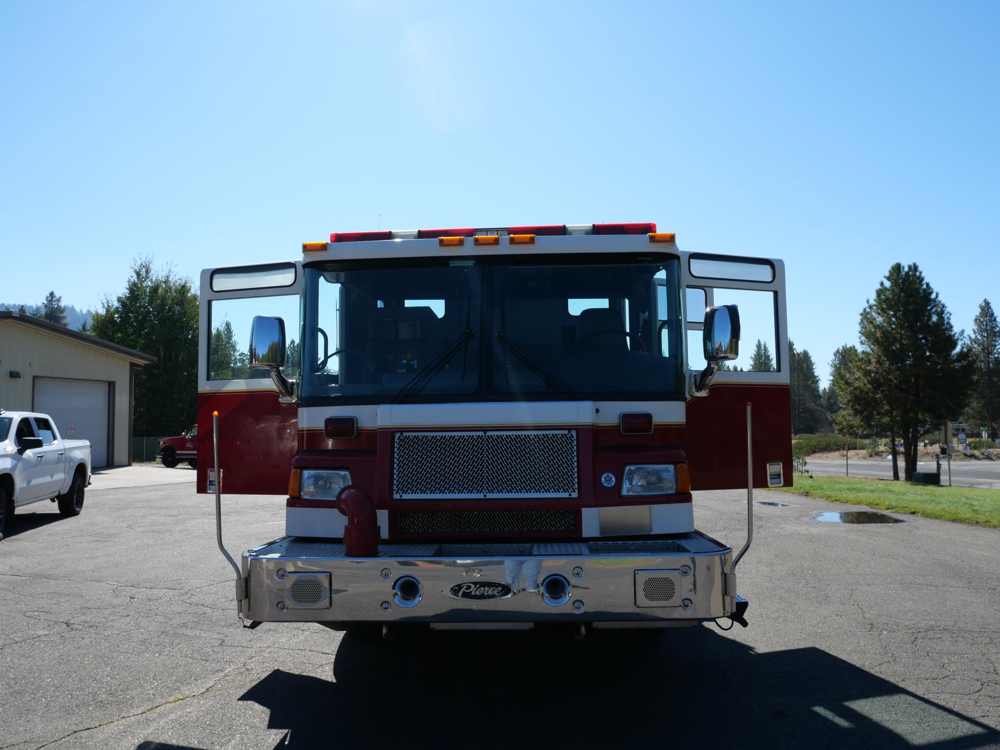 2002 Pierce Quantum Pumper - image 5