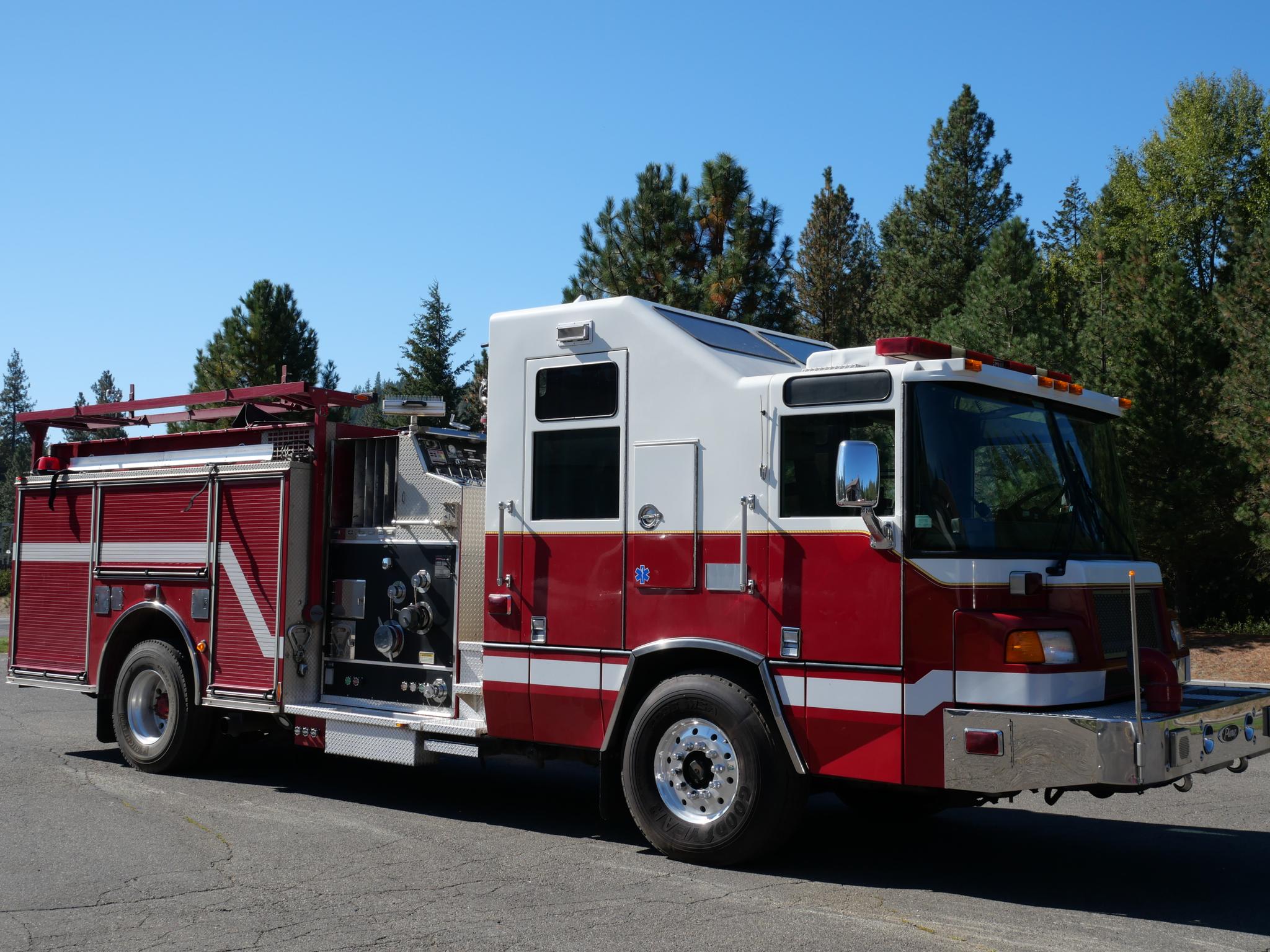 2002 Pierce Quantum Pumper - image 2