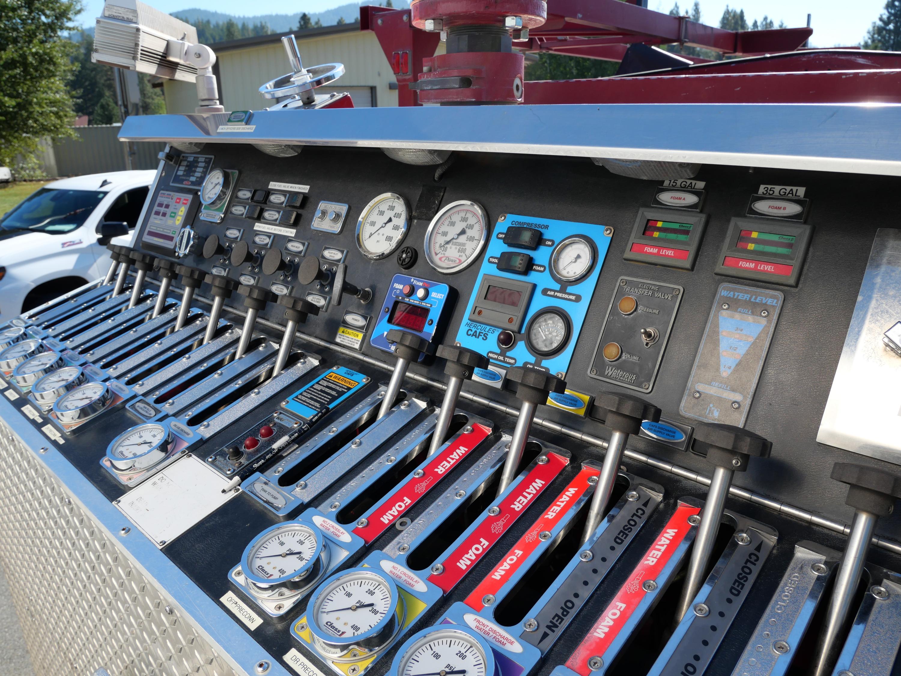 2002 Pierce Quantum Pumper - image 26