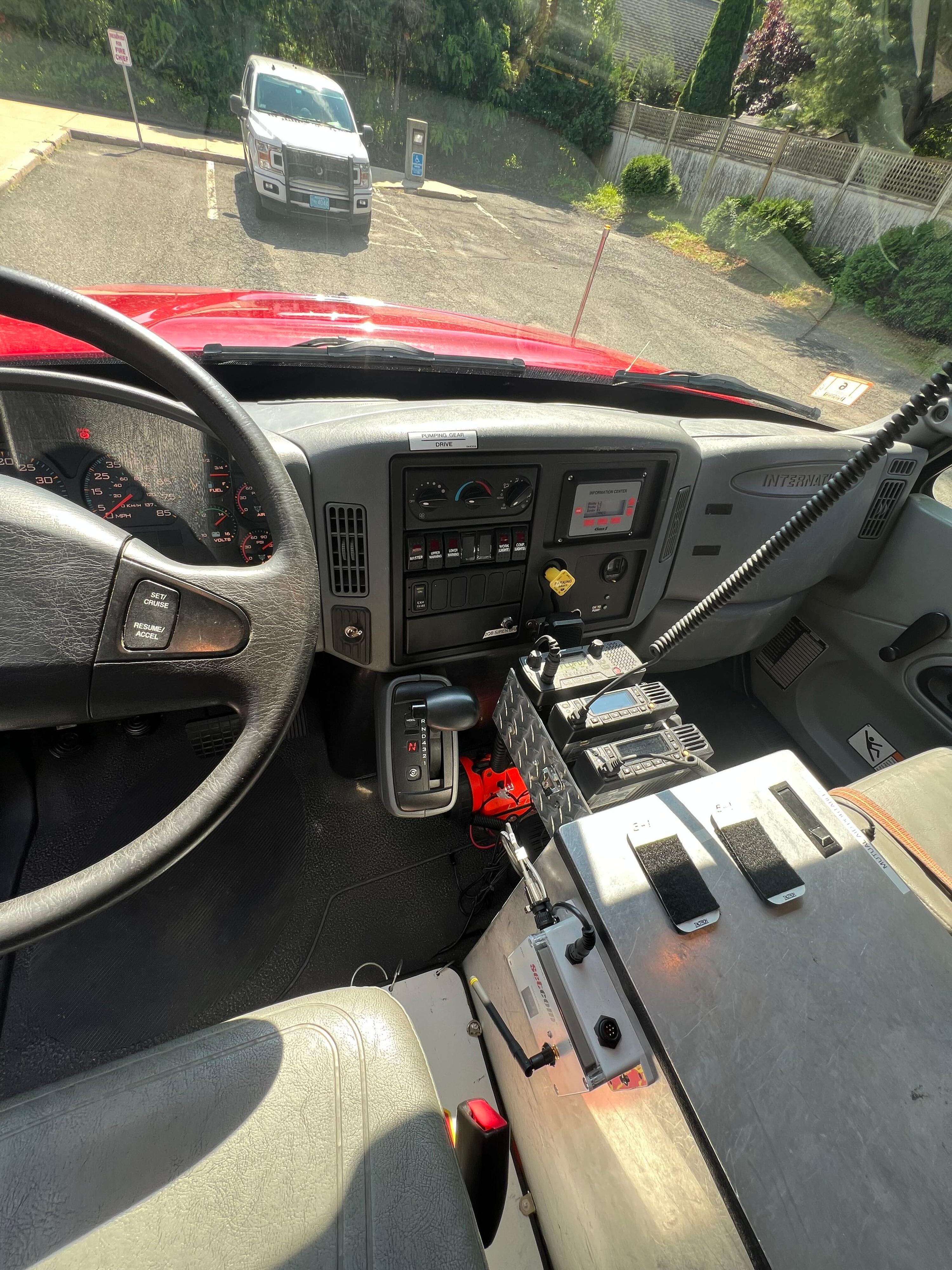 2004 International Pumper - image 20