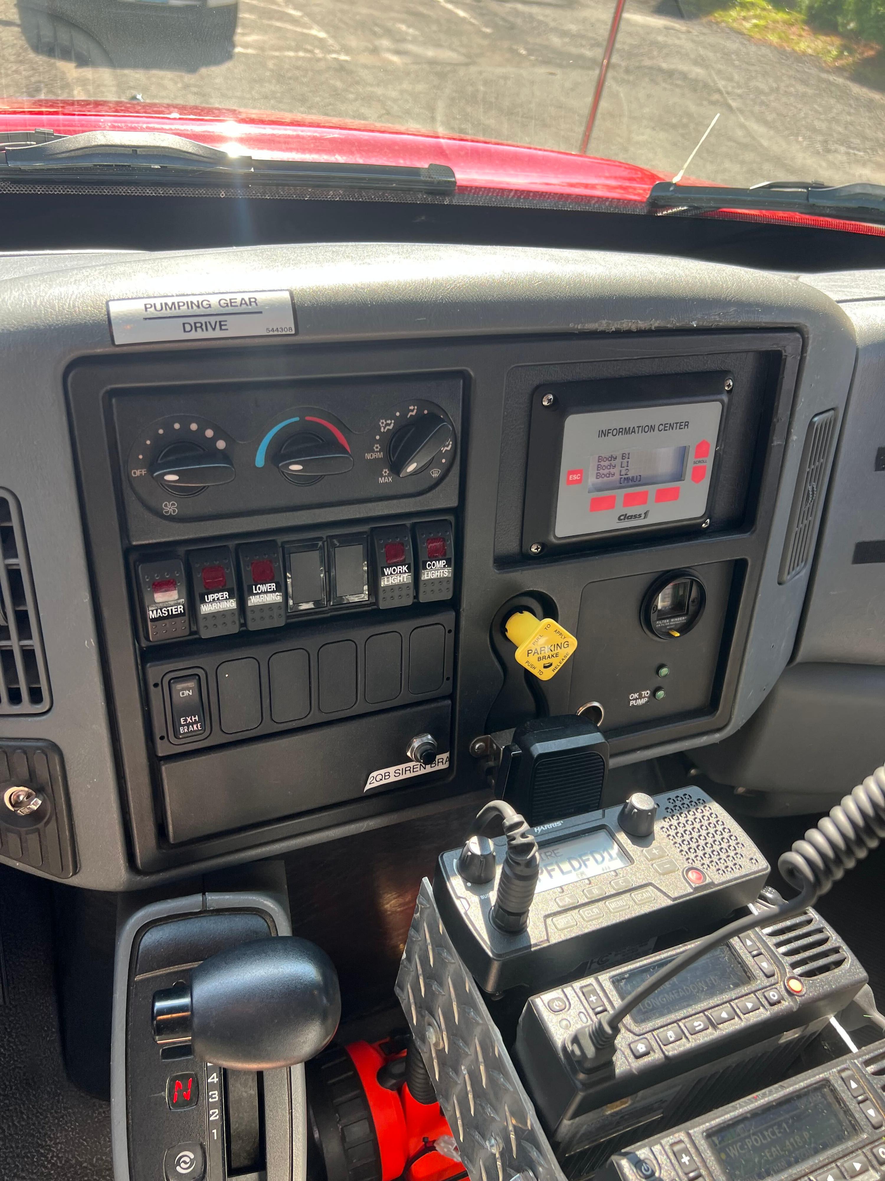 2004 International Pumper - image 22