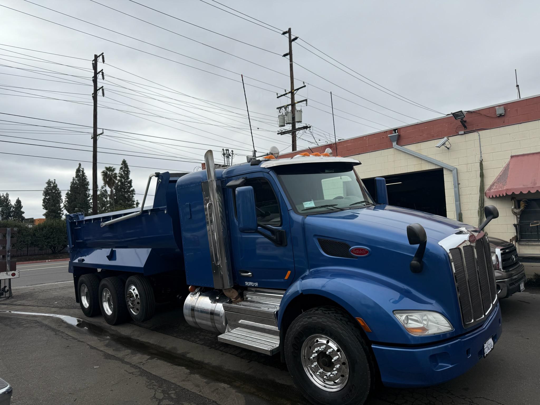 2018 Peterbilt 579 Sleeper Cab - image 1