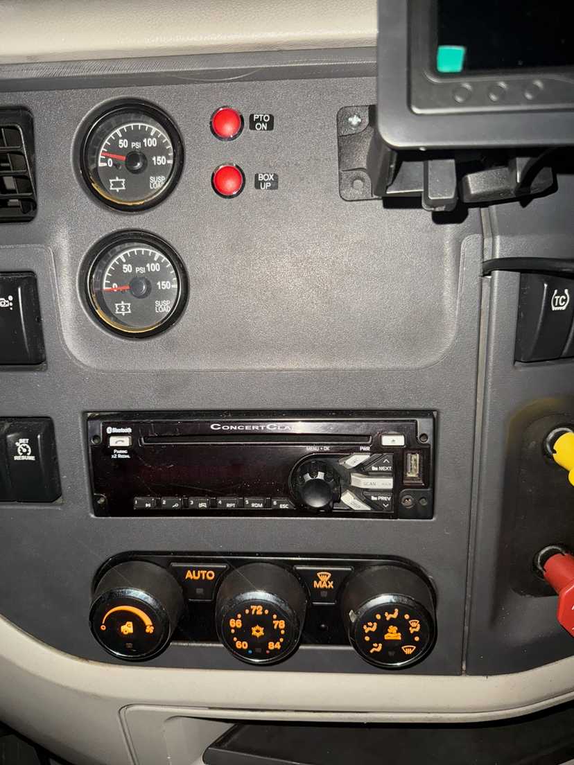 2018 Peterbilt 579 Sleeper Cab — photo 4