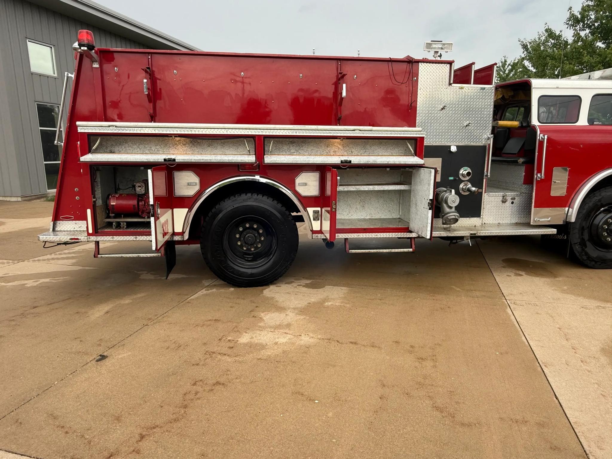 1986 Pierce Ford Pumper - image 2