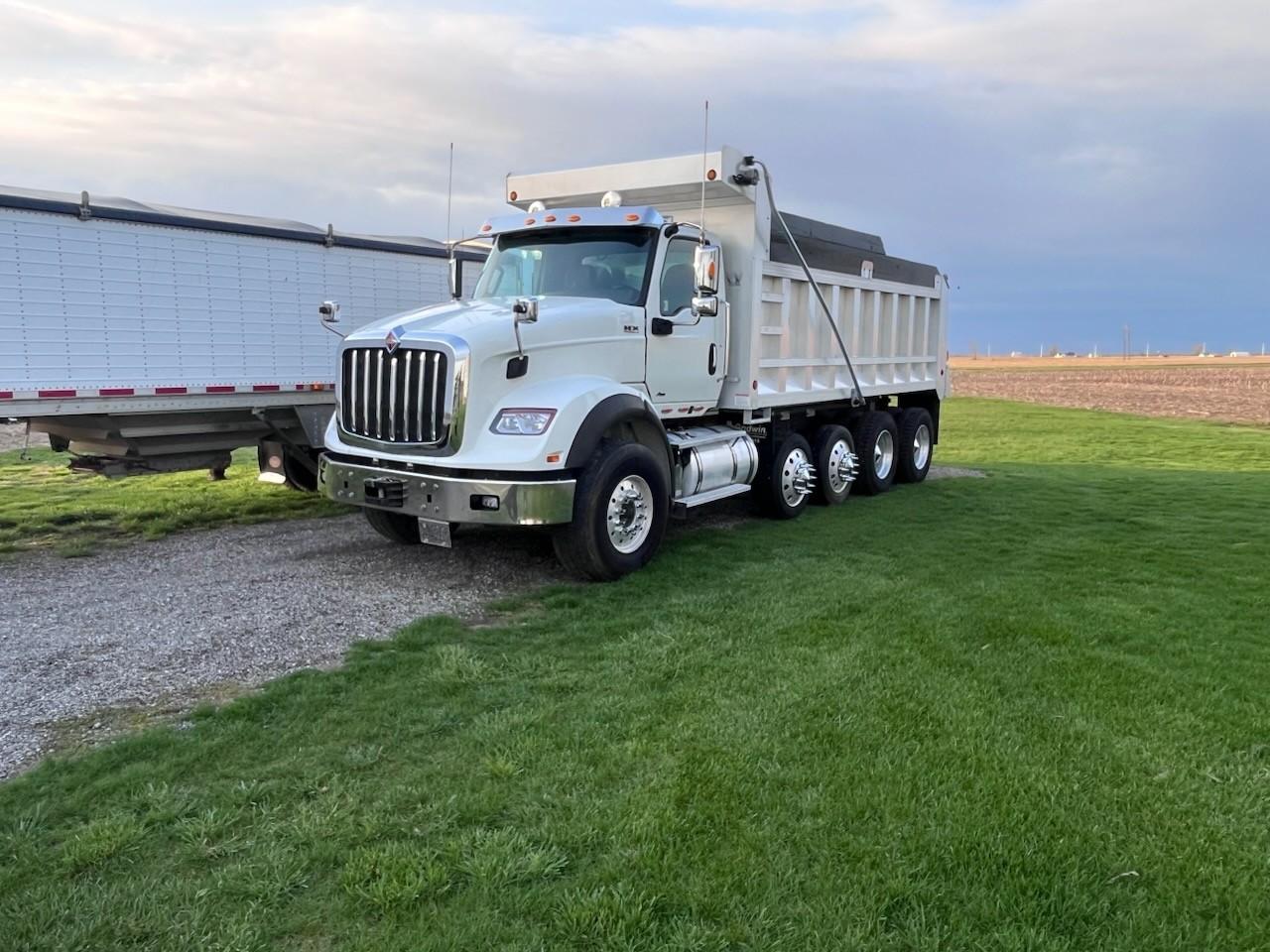 2022 International MX620 Dump Truck - image 1
