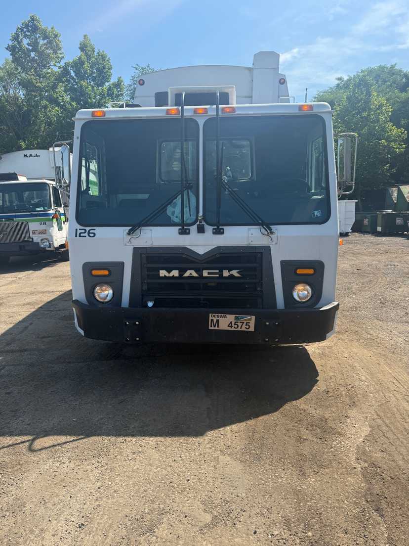 2012 Mack McNeilus Rear Loader — photo 2