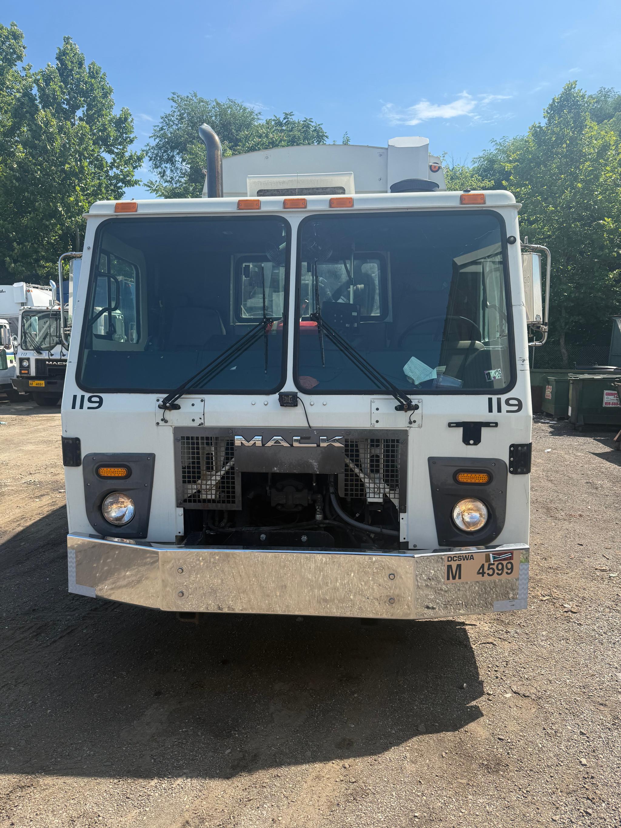 2010 Mack McNeilus Rear Loader - image 2