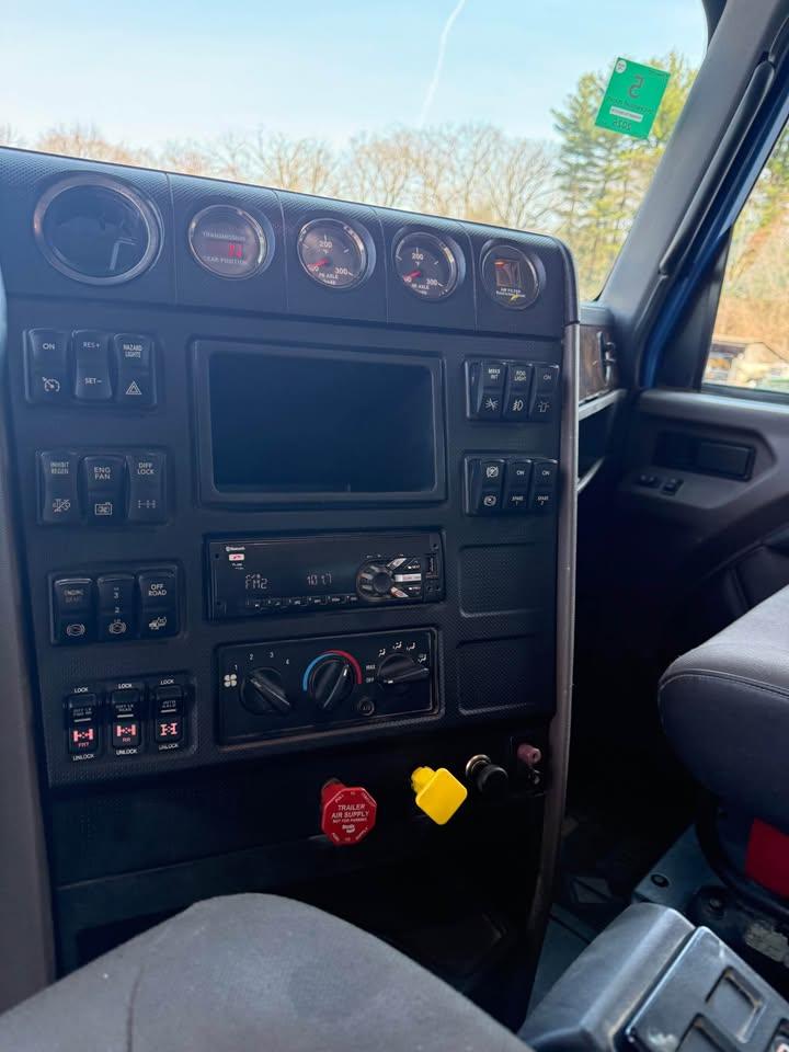 2018 International HX 620 Dump Truck - image 18