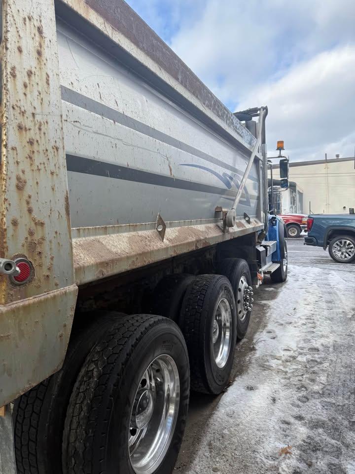 2018 International HX 620 Dump Truck - image 5